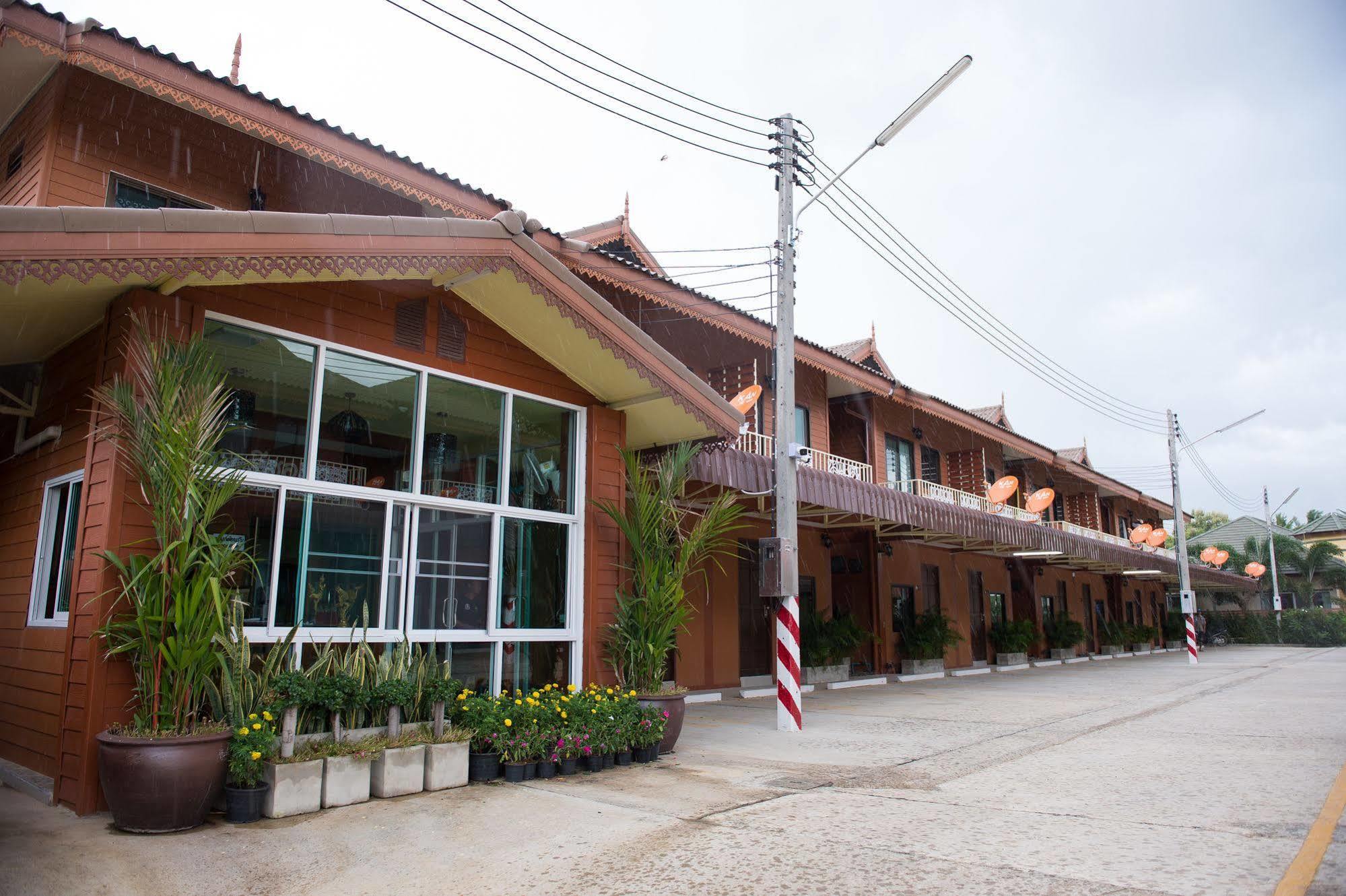 Sri Siam Resort Kanchanaburi City Exteriör bild