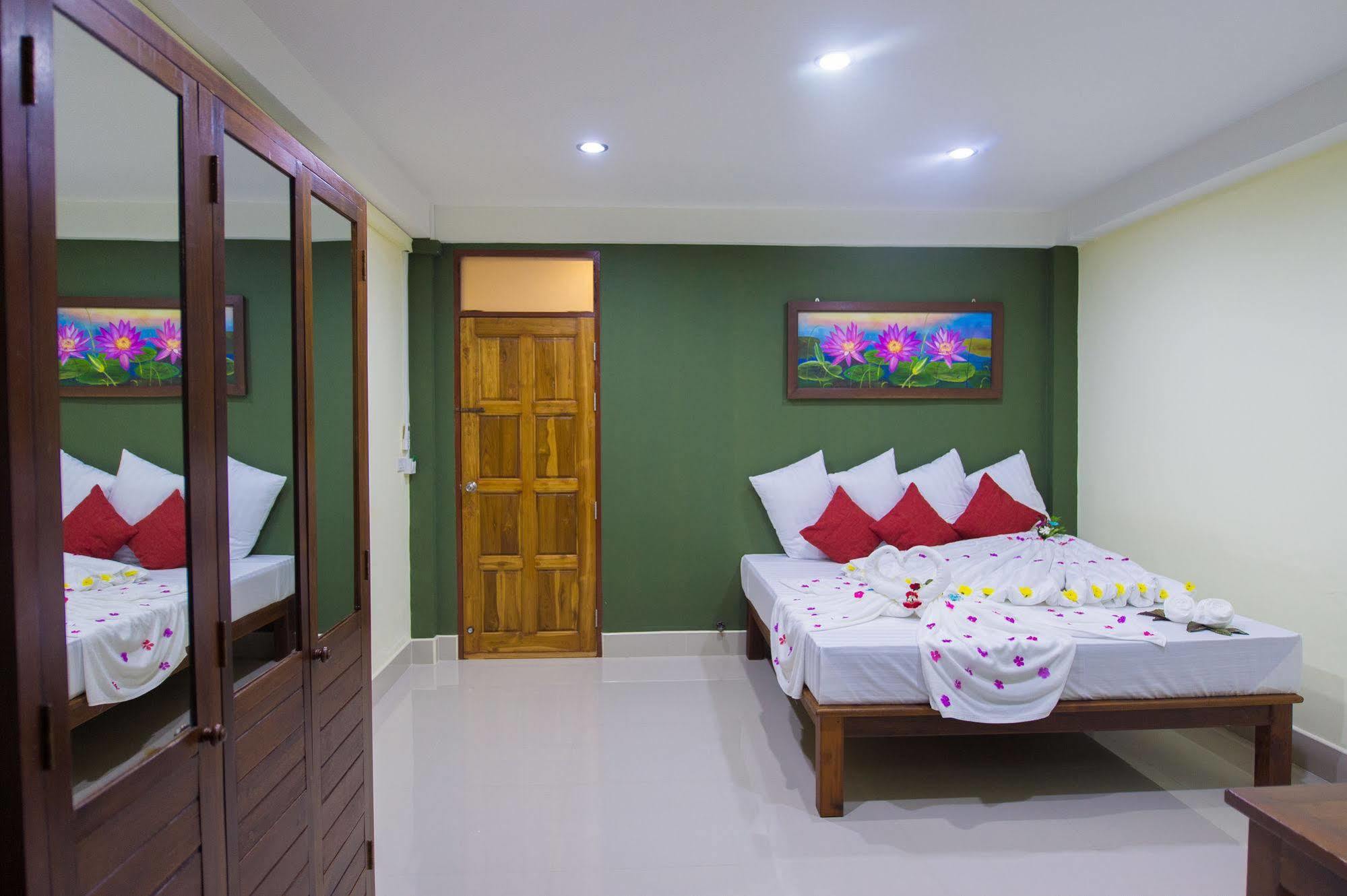 Sri Siam Resort Kanchanaburi City Exteriör bild