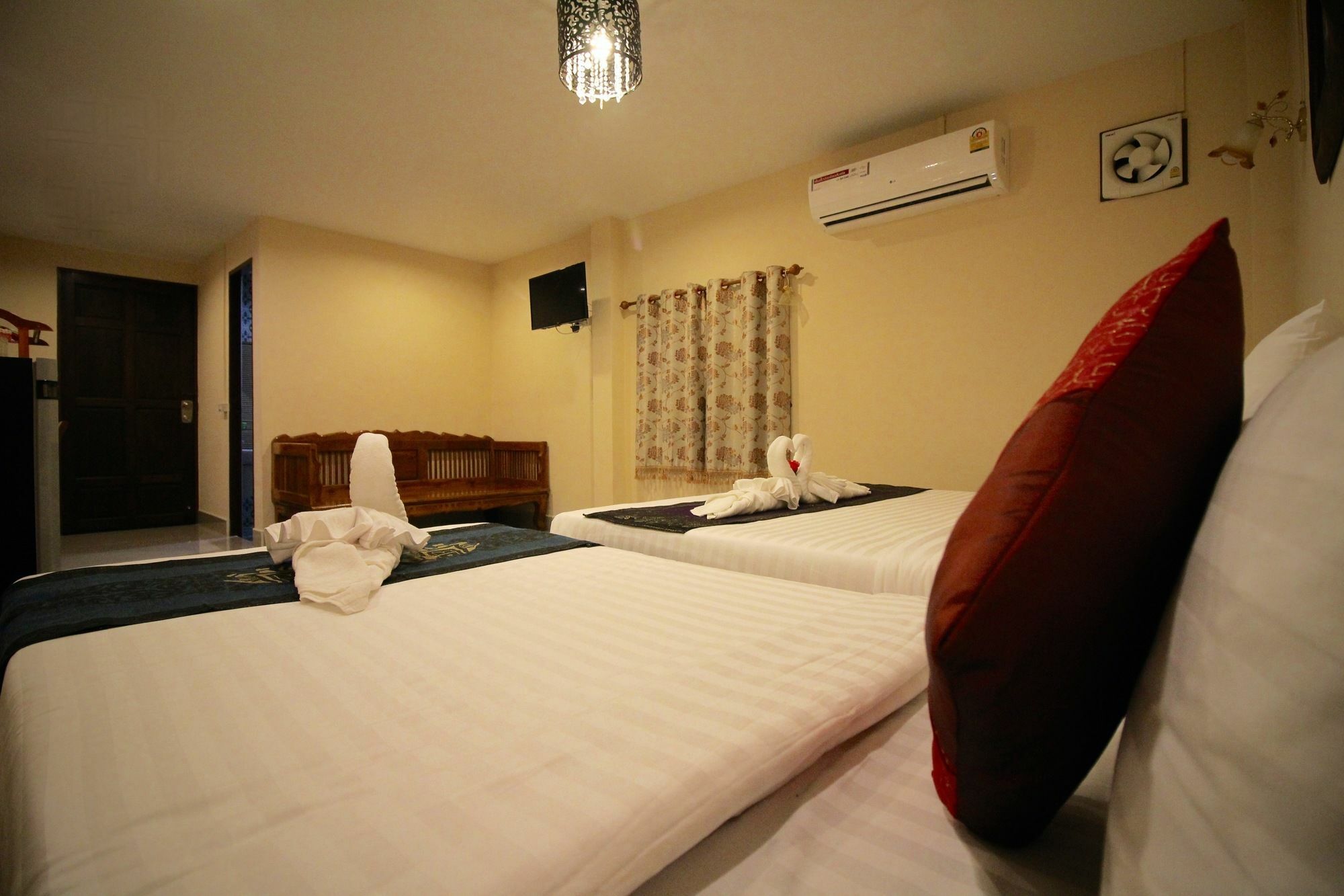 Sri Siam Resort Kanchanaburi City Exteriör bild